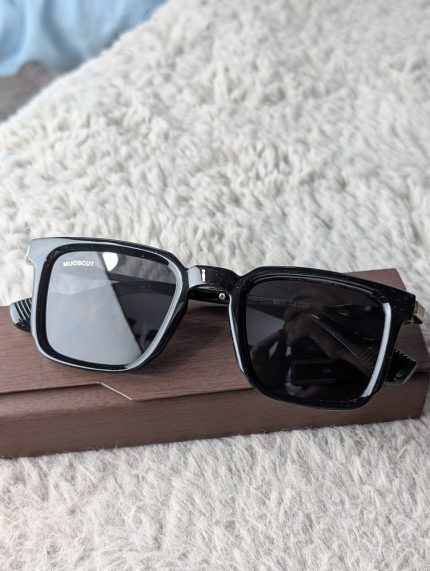 MUOSCUT Glossy Black Rectangular Sunglasses with Metal Hinge Accents