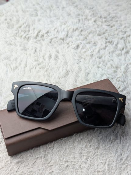 MUOSCUT Matte Black Rectangular Sunglasses with Gold-Tone "T" Accents