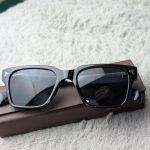 MUOSCUT Glossy Black Rectangular Sunglasses with "T" Accents